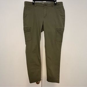 Eddie Bauer Sightly Curvy.  Slim straight.  Cargo pants